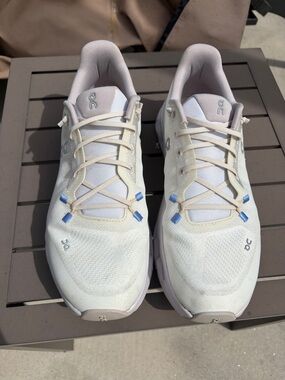 On Cloud Women's Cloudtilt lifestyle shoe sand / lavender and white